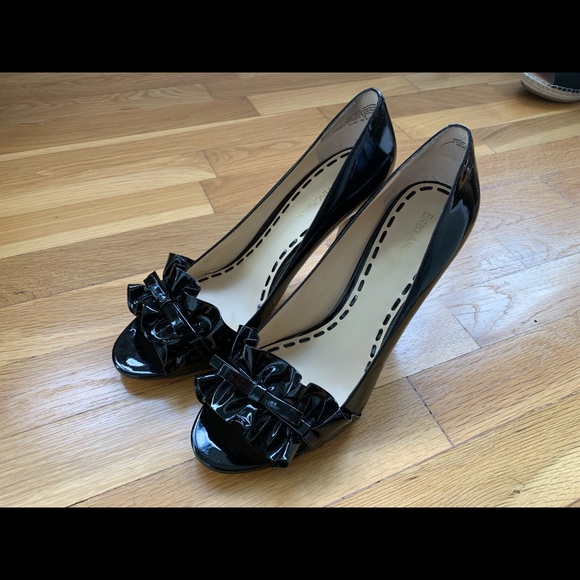 Patent leather black ruffle heel - Picture 3 of 6